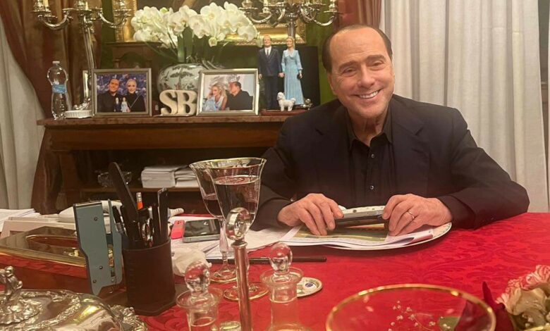 Photo of Vdes Silvio Berlusconi