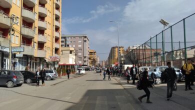 Photo of Bie nga ndertesa një grua në Fushë Kosovë!
