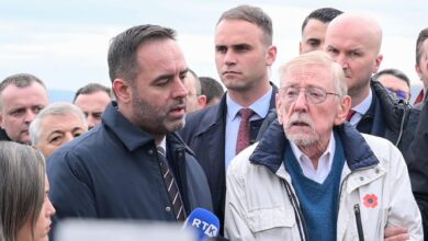 Photo of Konjufca bënë homazhe tek martirer e Maskarës së Reçakut